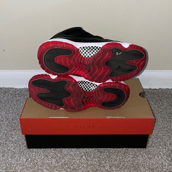 2019 Jordan Bred 11 - Picture 3 of 4